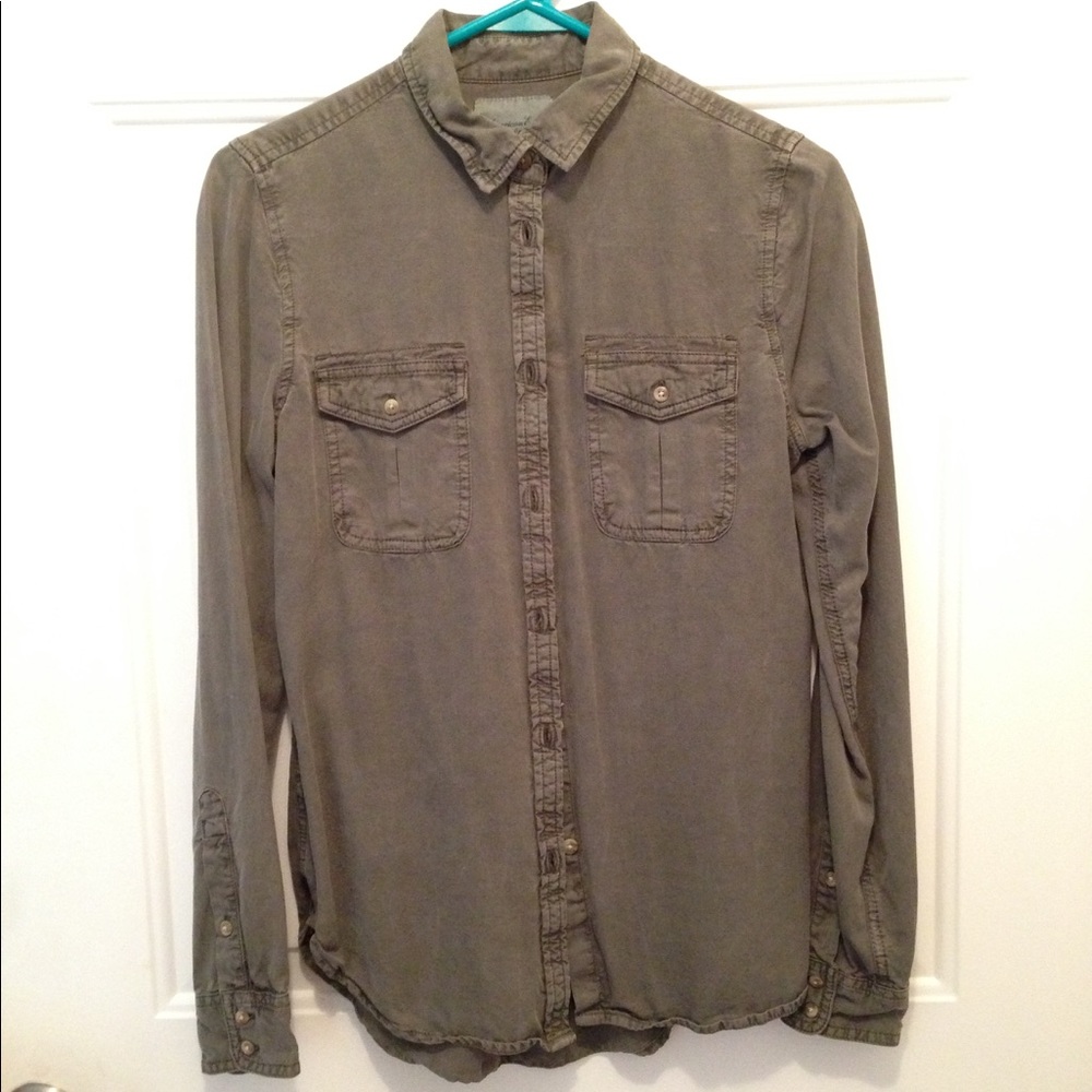 AE button down shirt XS